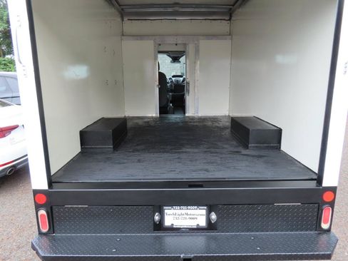 Used 2017 Ford Transit 250 138 RWD image 12