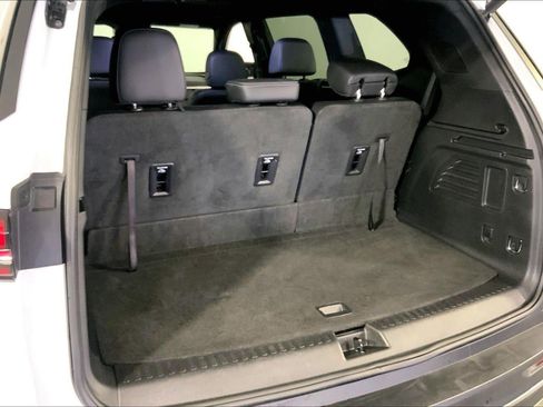 Used 2025 Buick Enclave Preferred FWD image 4