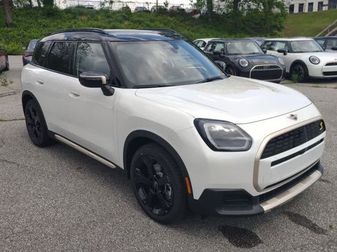 Used 2025 MINI Cooper Countryman SE w/ Comfort Package Max image 3