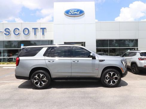 Used 2025 GMC Yukon AT4 AWD/4WD image 18