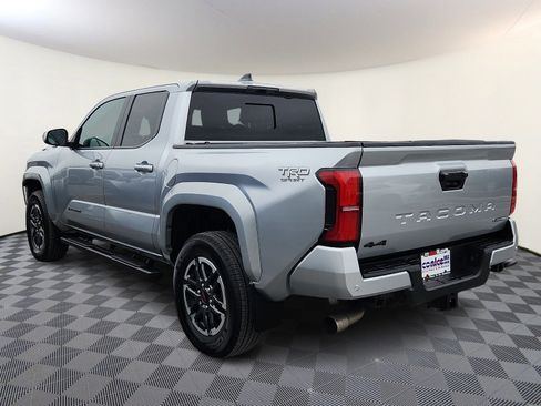 Used 2024 Toyota Tacoma TRD Sport w/ TRD Sport Upgrade Package image 4
