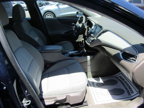 Used 2020 Chevrolet Malibu LT FWD image 11