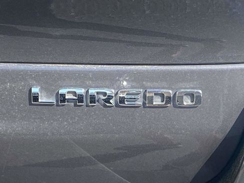 Used 2023 Jeep Grand Cherokee L Laredo image 9