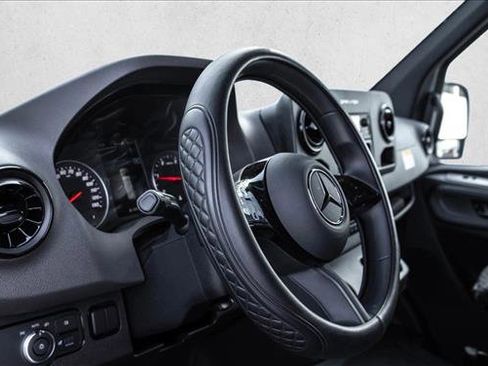 Used 2025 Mercedes-Benz Sprinter 2500 image 10