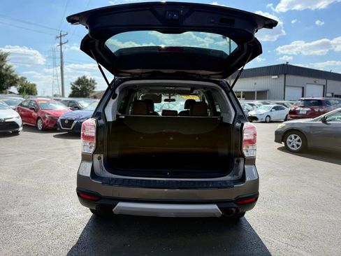 Used 2017 Subaru Forester 2.5i Touring AWD/4WD image 38