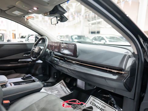 Used 2023 Nissan Ariya AWD image 15