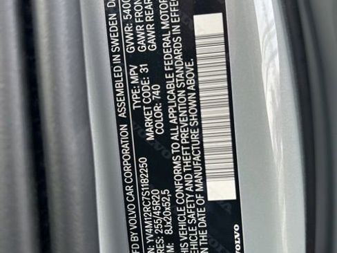 Certified 2025 Volvo XC60 B5 Plus image 28