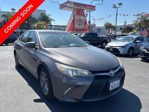 Used 2017 Toyota Camry SE FWD image 1