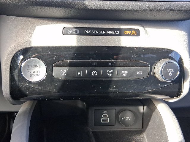 Used 2025 Ford Escape Platinum w/ Premium Technology Package AWD/4WD image 33