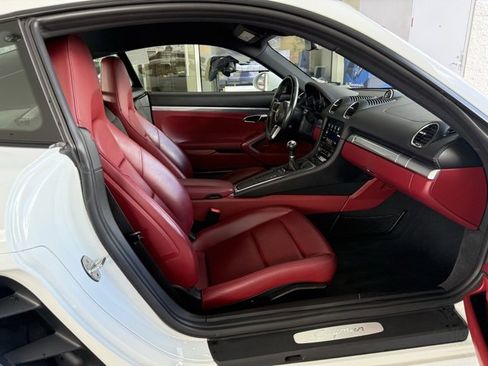 Used 2018 Porsche 718 Cayman image 10