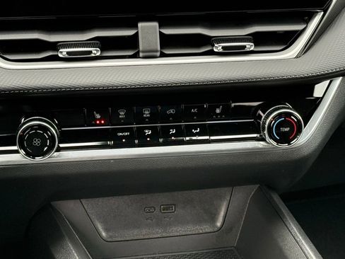 Used 2025 Chevrolet Equinox LT image 19