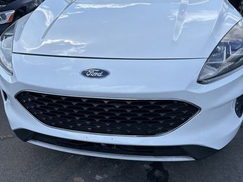 Used 2020 Ford Escape SE FWD image 2