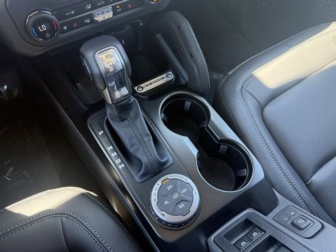 New 2025 Ford Bronco Badlands image 13