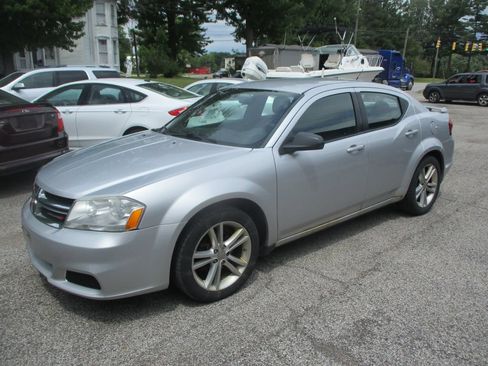 Used 2012 Dodge Avenger SE FWD image 1