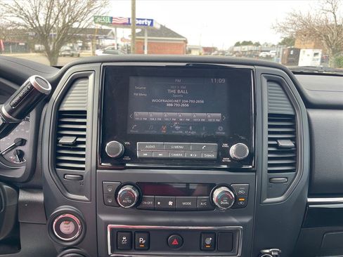 Used 2024 Nissan Titan SV w/ SV Convenience Package image 5