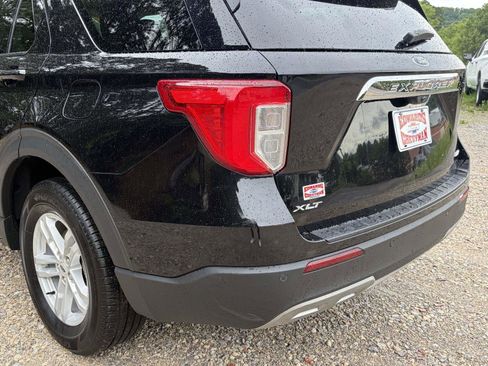 Used 2024 Ford Explorer XLT w/ Equipment Group 202A AWD/4WD image 31