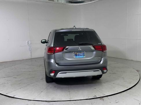 Used 2019 Mitsubishi Outlander SE image 3