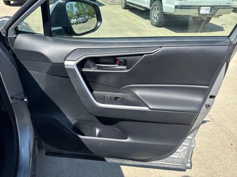 Used 2019 Toyota RAV4 XLE FWD image 21