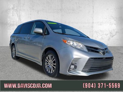 Used 2020 Toyota Sienna XLE FWD image 1