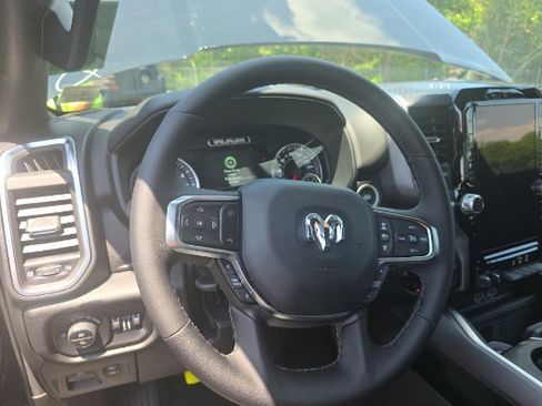 Used 2025 RAM 1500 Big Horn AWD/4WD image 3