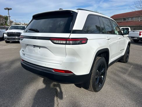 New 2026 Jeep Grand Cherokee Limited w/ Limited Altitude Package AWD/4WD image 5