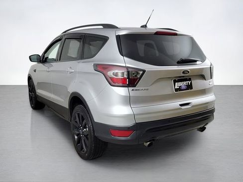 Used 2017 Ford Escape SE w/ Equipment Group 201A image 5