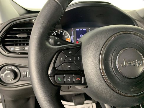 Used 2020 Jeep Renegade Altitude FWD image 19