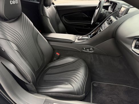 Used 2021 Aston Martin DB11 Coupe image 18