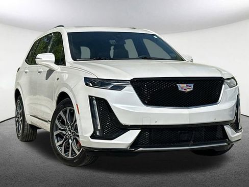 Used 2022 Cadillac XT6 Sport w/ Technology Package AWD/4WD image 2