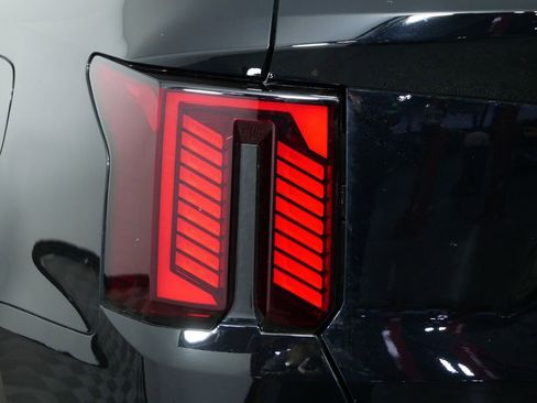 Certified 2025 Kia Sorento SX Prestige image 12