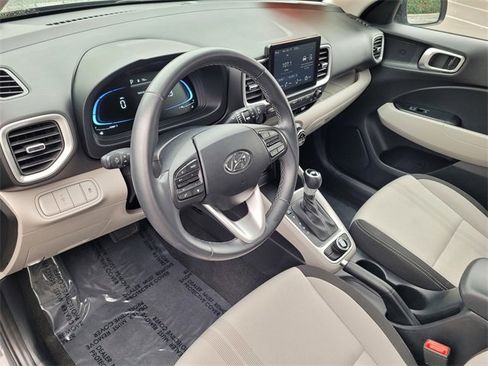 Used 2025 Hyundai Venue SEL image 7