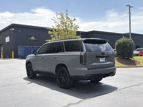 Used 2026 Cadillac Escalade Platinum Sport w/ LPO, Floor Liner Package AWD/4WD image 16