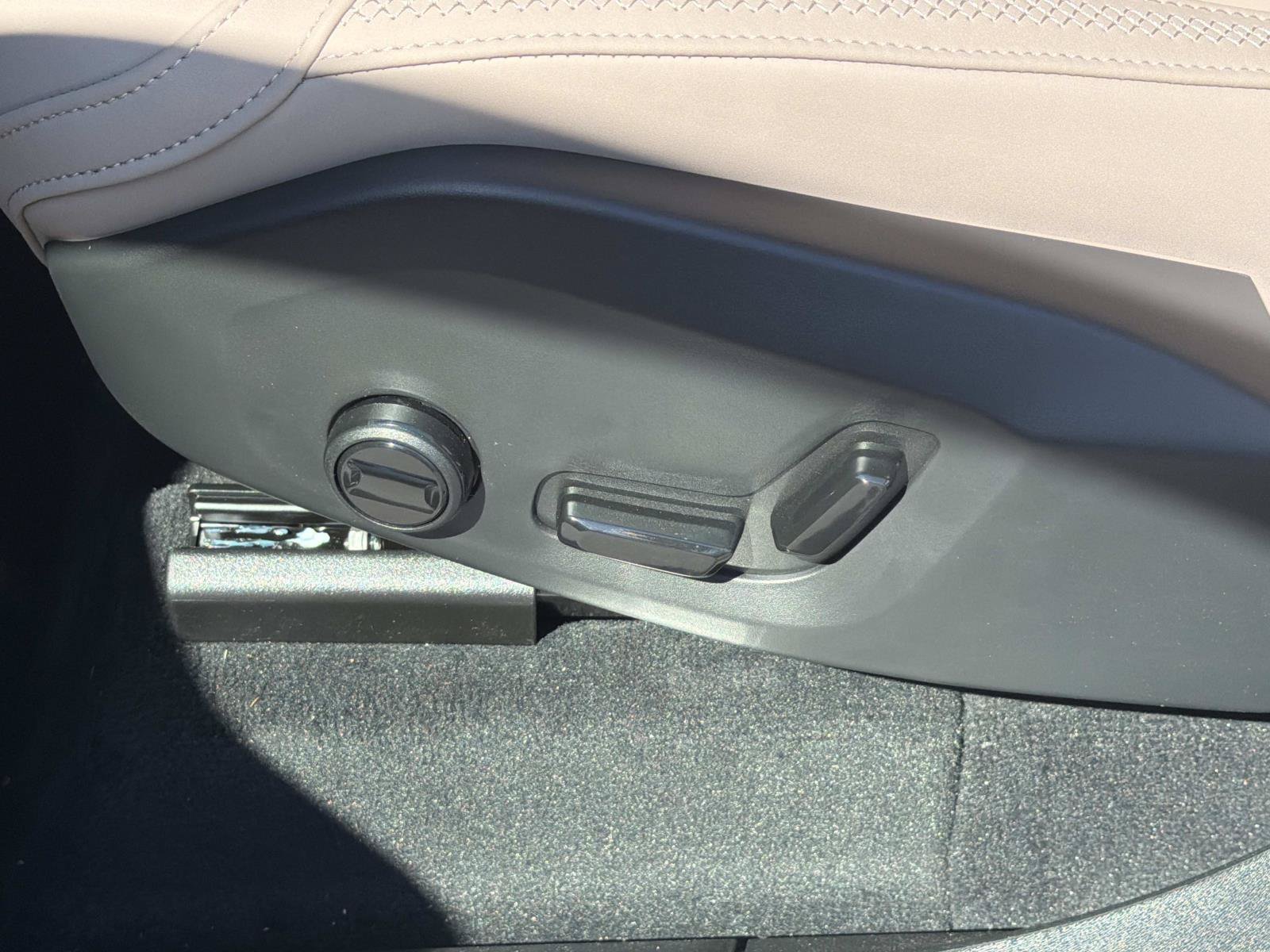 New 2027 Volvo XC90 B6 Plus AWD/4WD image 14