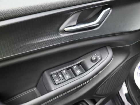 Used 2023 Jeep Grand Cherokee Altitude image 11