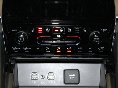 New 2025 Jeep Grand Cherokee Limited w/ Luxury Tech Group II image 21