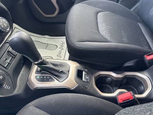 Used 2017 Jeep Renegade Latitude image 30