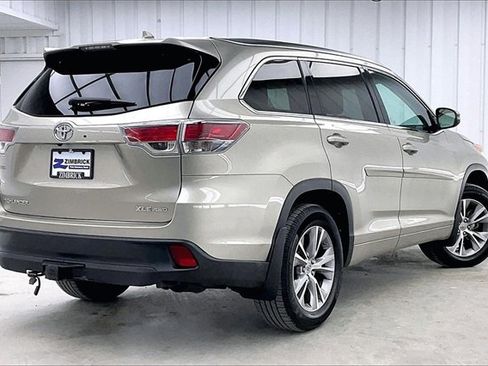 Used 2014 Toyota Highlander XLE image 12