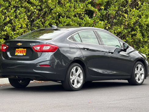 Used 2017 Chevrolet Cruze Premier FWD image 4