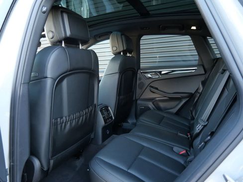 New 2026 Porsche Macan image 11