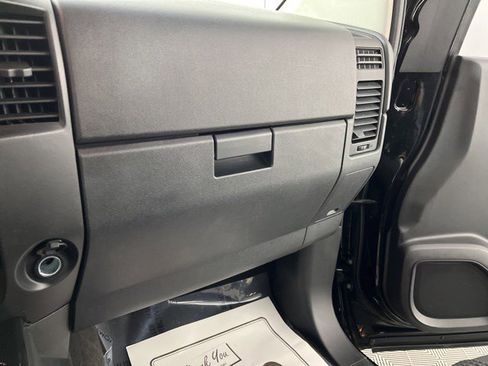 Used 2015 Nissan Titan SV w/ SV Value Truck Package image 33