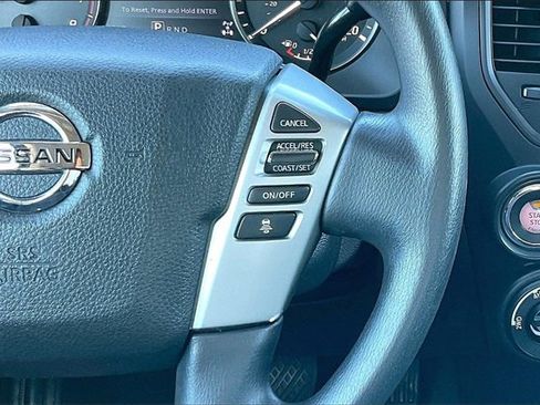 Used 2022 Nissan Titan SV image 19