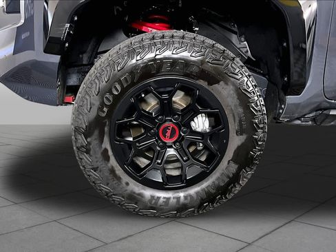 Used 2025 Toyota Tacoma TRD Pro AWD/4WD image 11