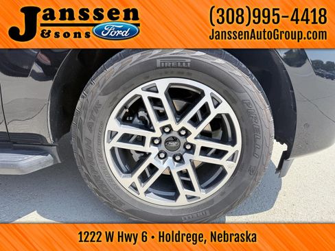 Used 2025 Ford Expedition Active AWD/4WD image 35