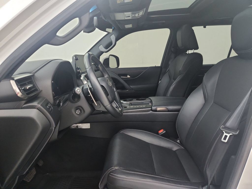 Used 2024 Lexus LX 600 4WD w/ Luxury Package image 20