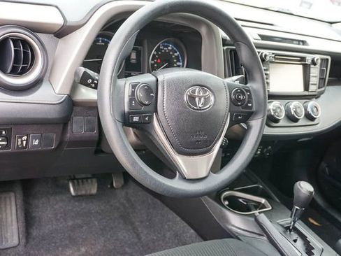 Used 2017 Toyota RAV4 LE image 10