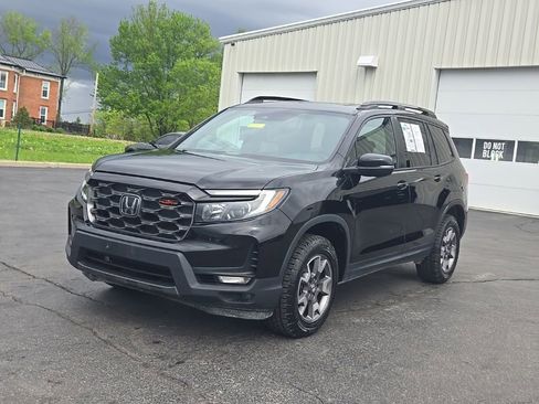 Used 2023 Honda Passport TrailSport image 3