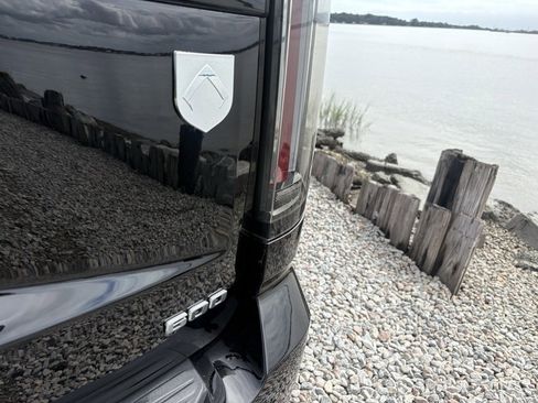 New 2025 Cadillac Escalade ESV Sport Platinum image 9