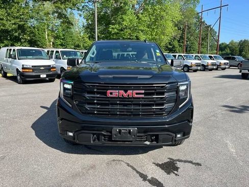 Used 2024 GMC Sierra 1500 Elevation AWD/4WD image 3