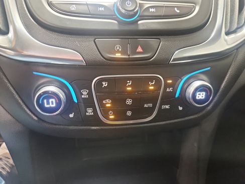 Used 2024 Chevrolet Equinox LT image 18