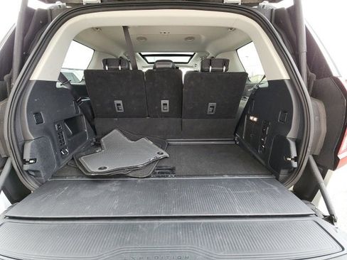 Used 2025 Ford Expedition Platinum image 9